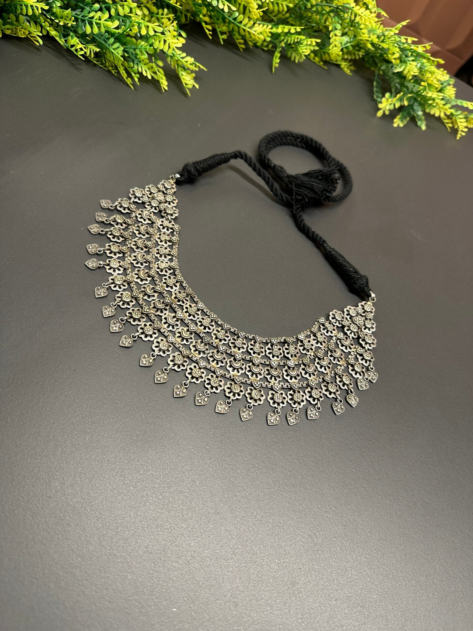 🌸Vintage German Silver Mesh Choker with Leaf Drops - Image 2